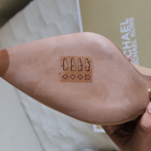 NWT - Michael Kors Keke Mid Pump size 8.5 - Picture 7 of 11